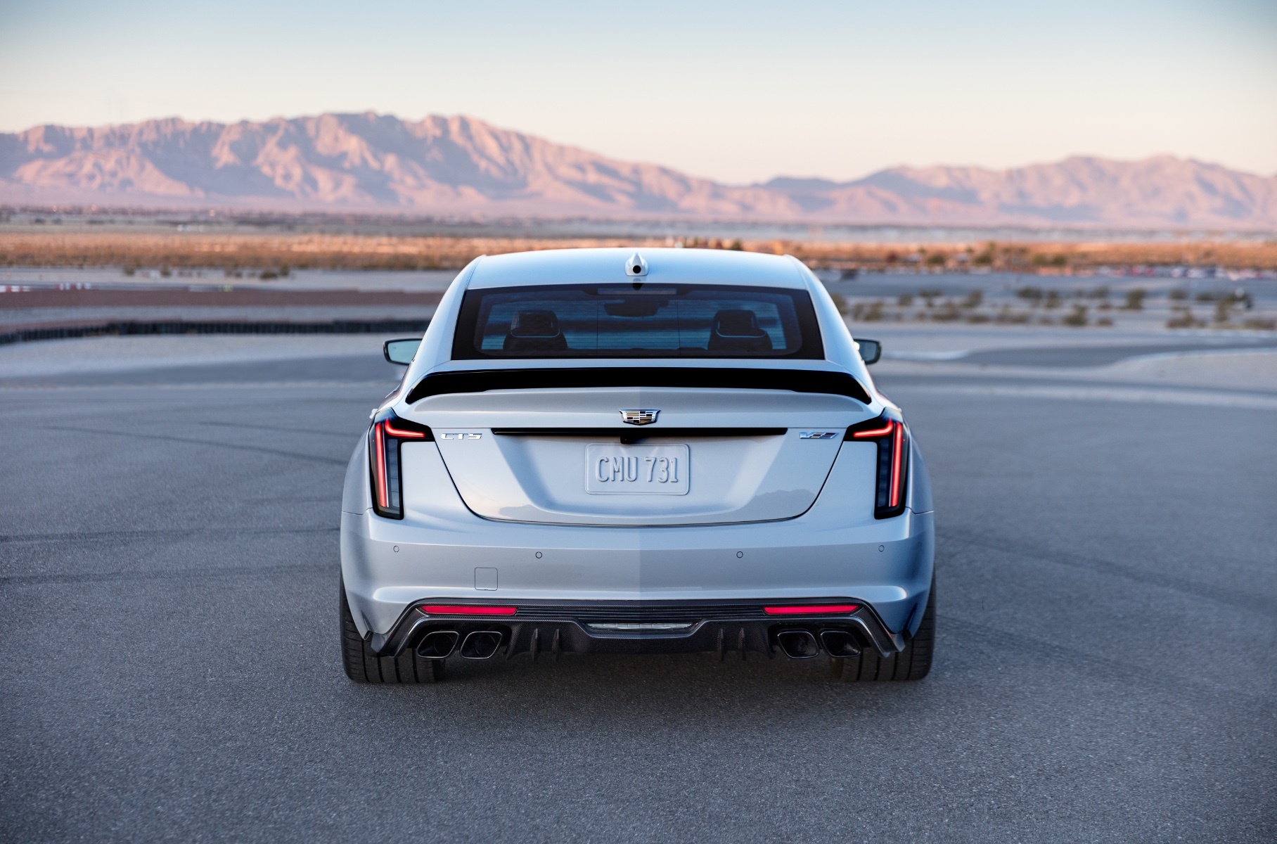 Cadillac представил суперседаны семейства Blackwing