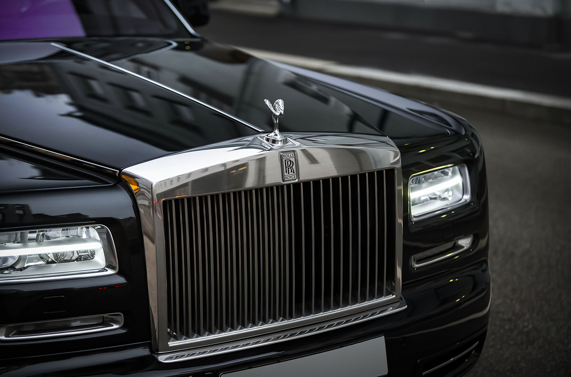 Необычную версию Rolls-Royce Phantom продают в Москве за 19 миллионов рублей