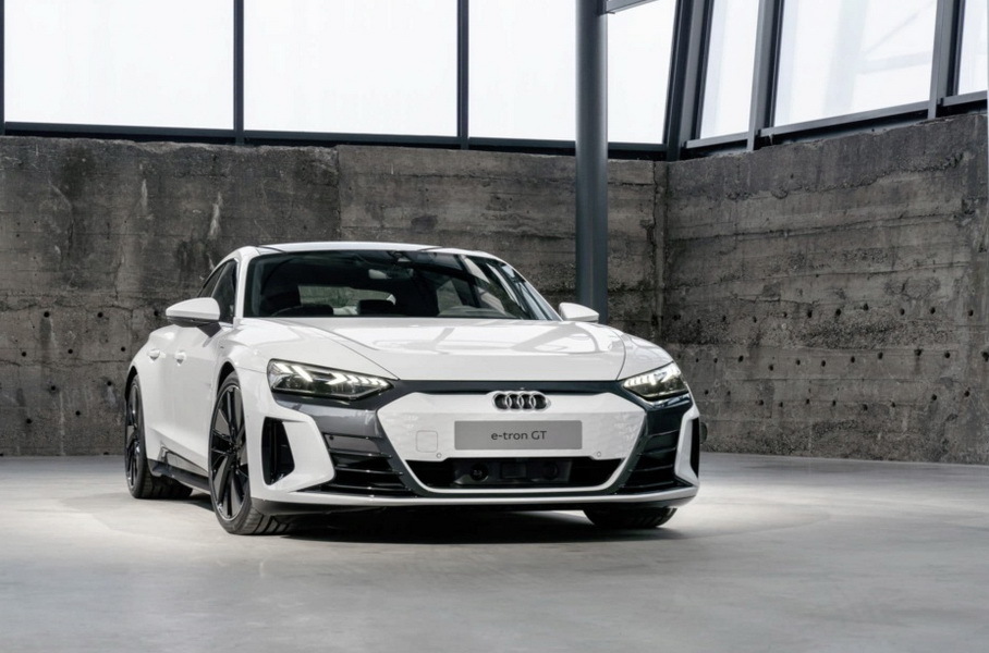 Внешность и салон первого электроседана Audi раскрыты до премьеры