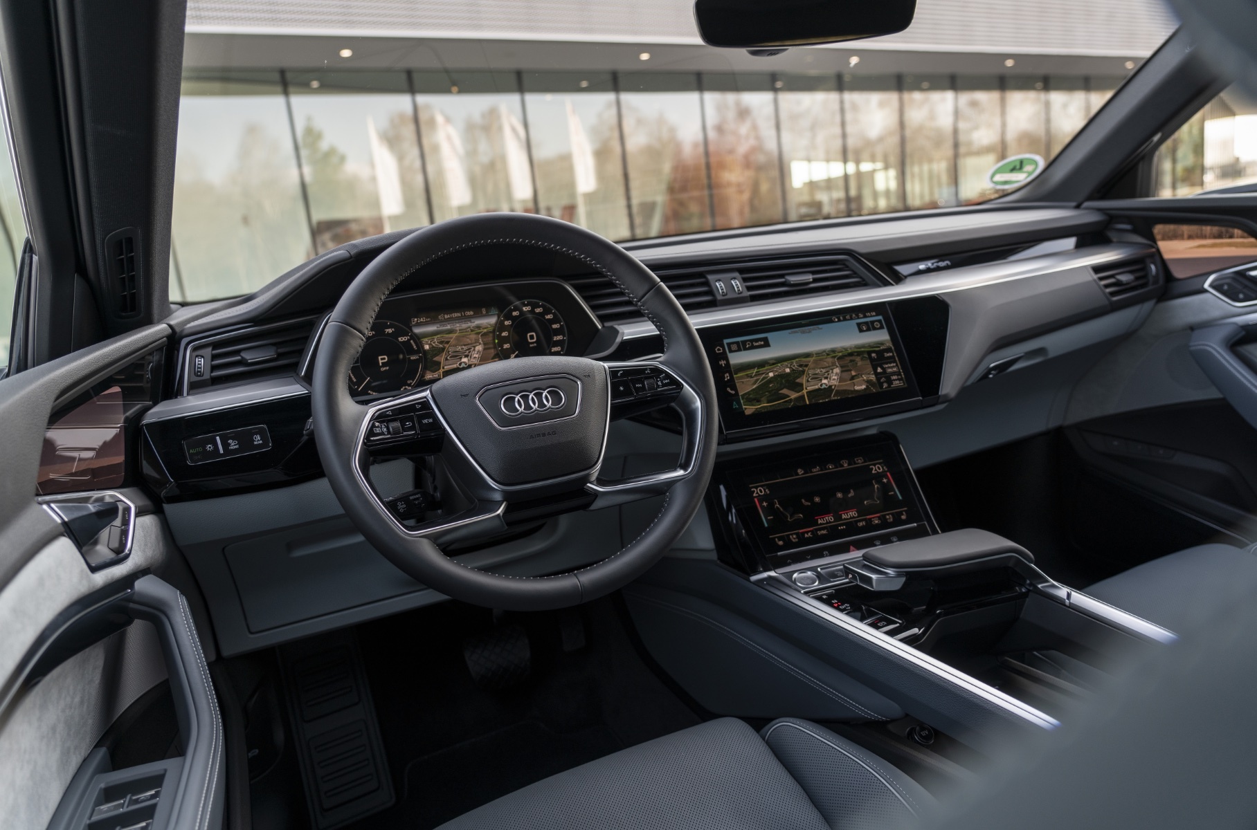 В России начались продажи электрического кросс-купе Audi e-tron Sportback