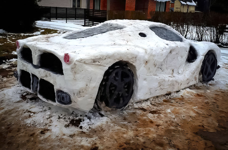 Посмотрите на снежную копию Ferrari LaFerrari в натуральную величину