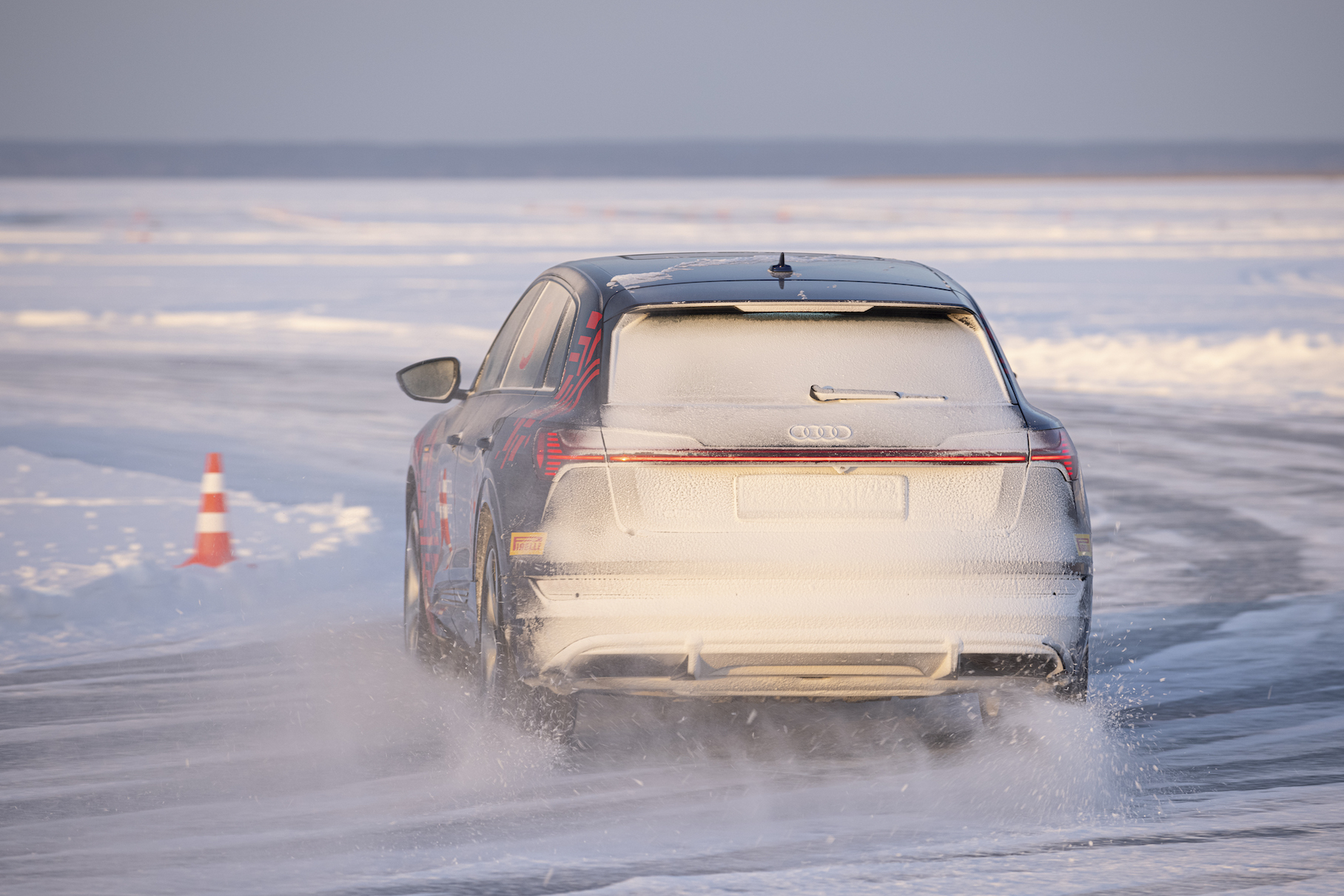 Над пропастью во льду: 14 часов за рулем Audi на замерзшем озере