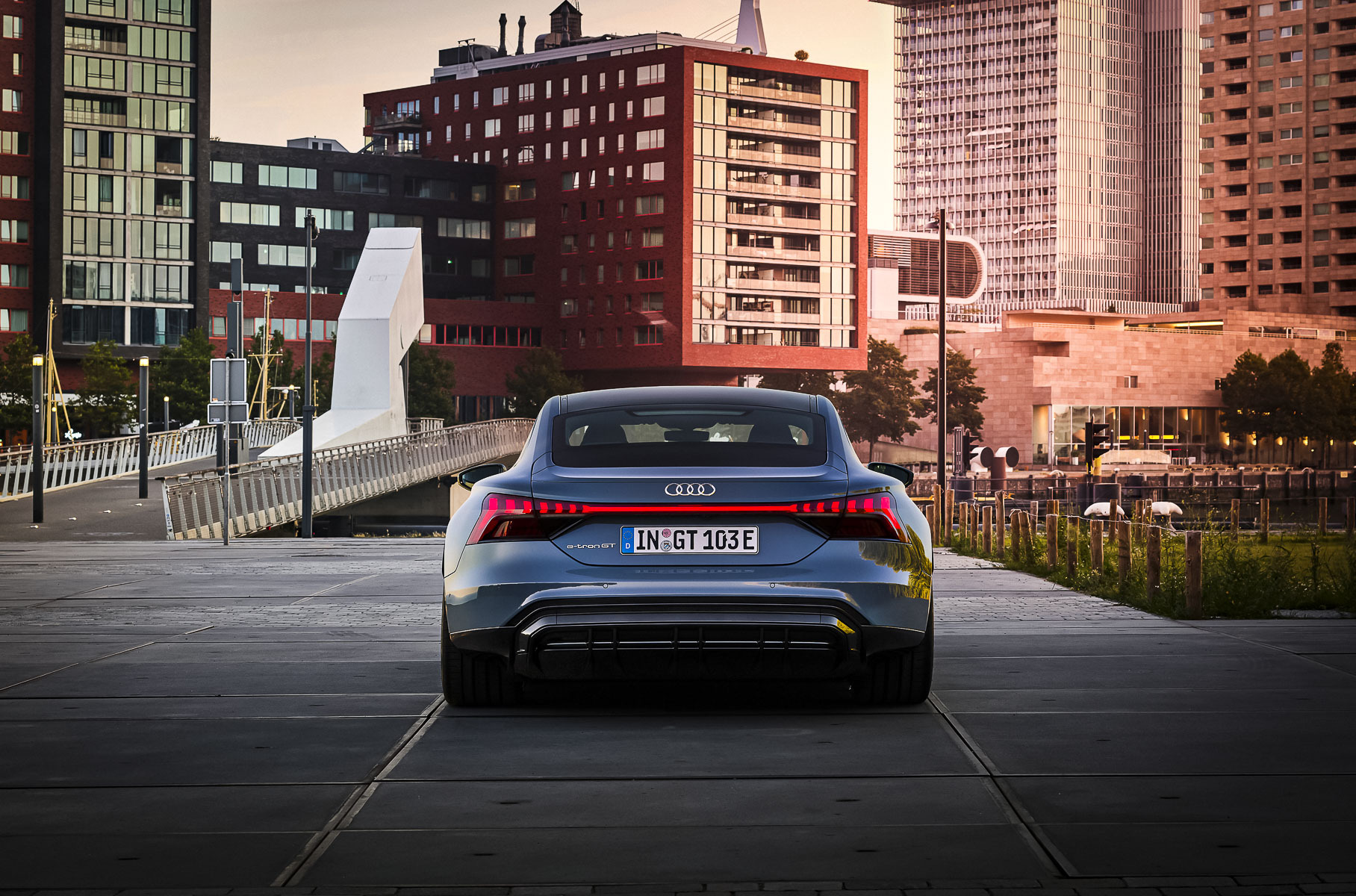 646 сил и 3,3 секунды до «сотни»: представлен первый серийный электроседан Audi
