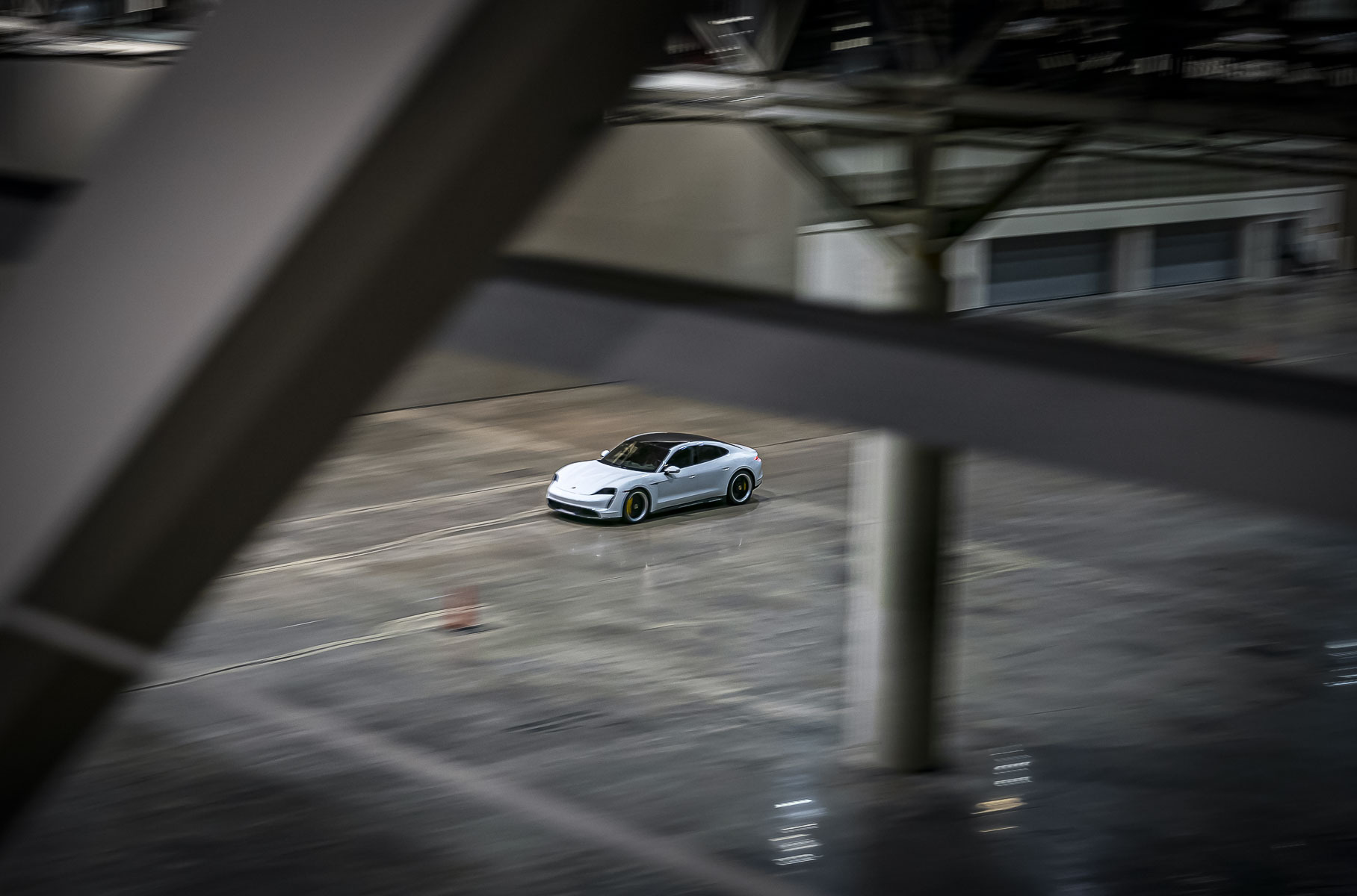 Porsche Taycan установил новый мировой рекорд скорости