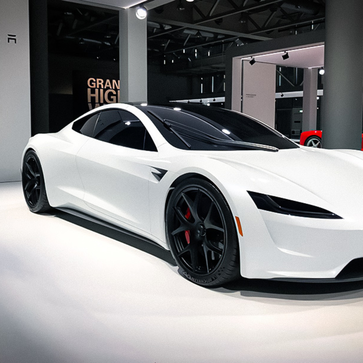 Найдены три Tesla Roadster, которые на 13 лет забыли в грузовом контейнере  — Motor