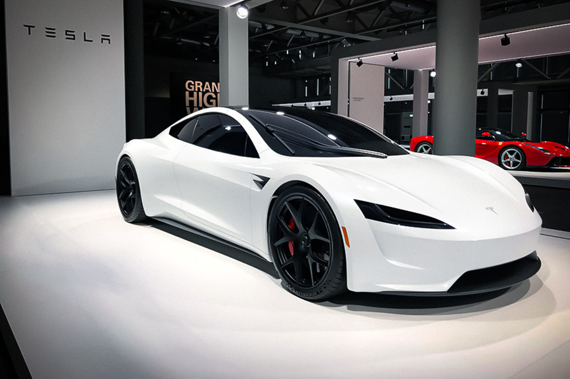 Найдены три Tesla Roadster, которые на 13 лет забыли в грузовом контейнере  — Motor