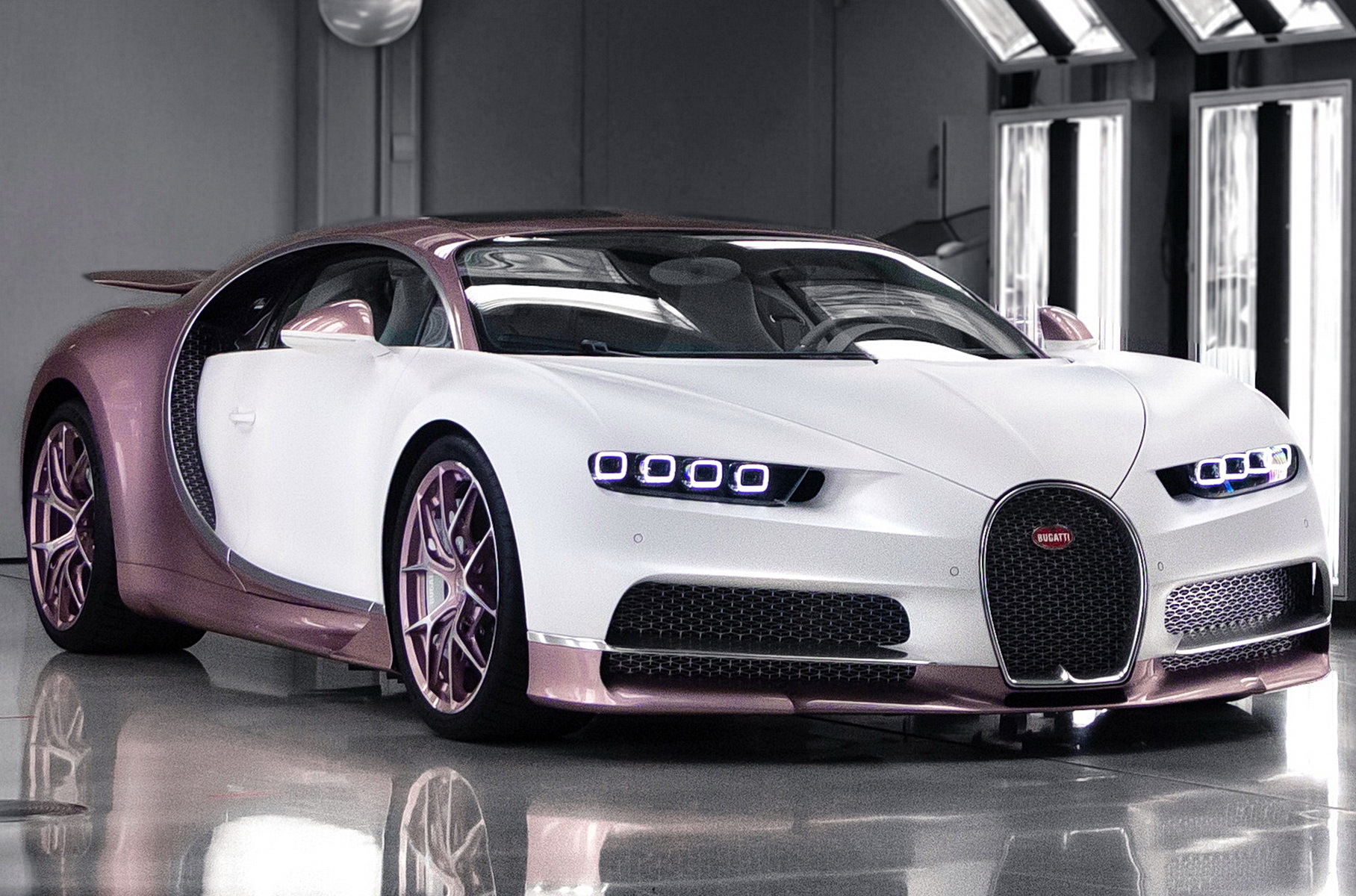 Мужчина подарил подруге на 14 февраля именной Bugatti Chiron
