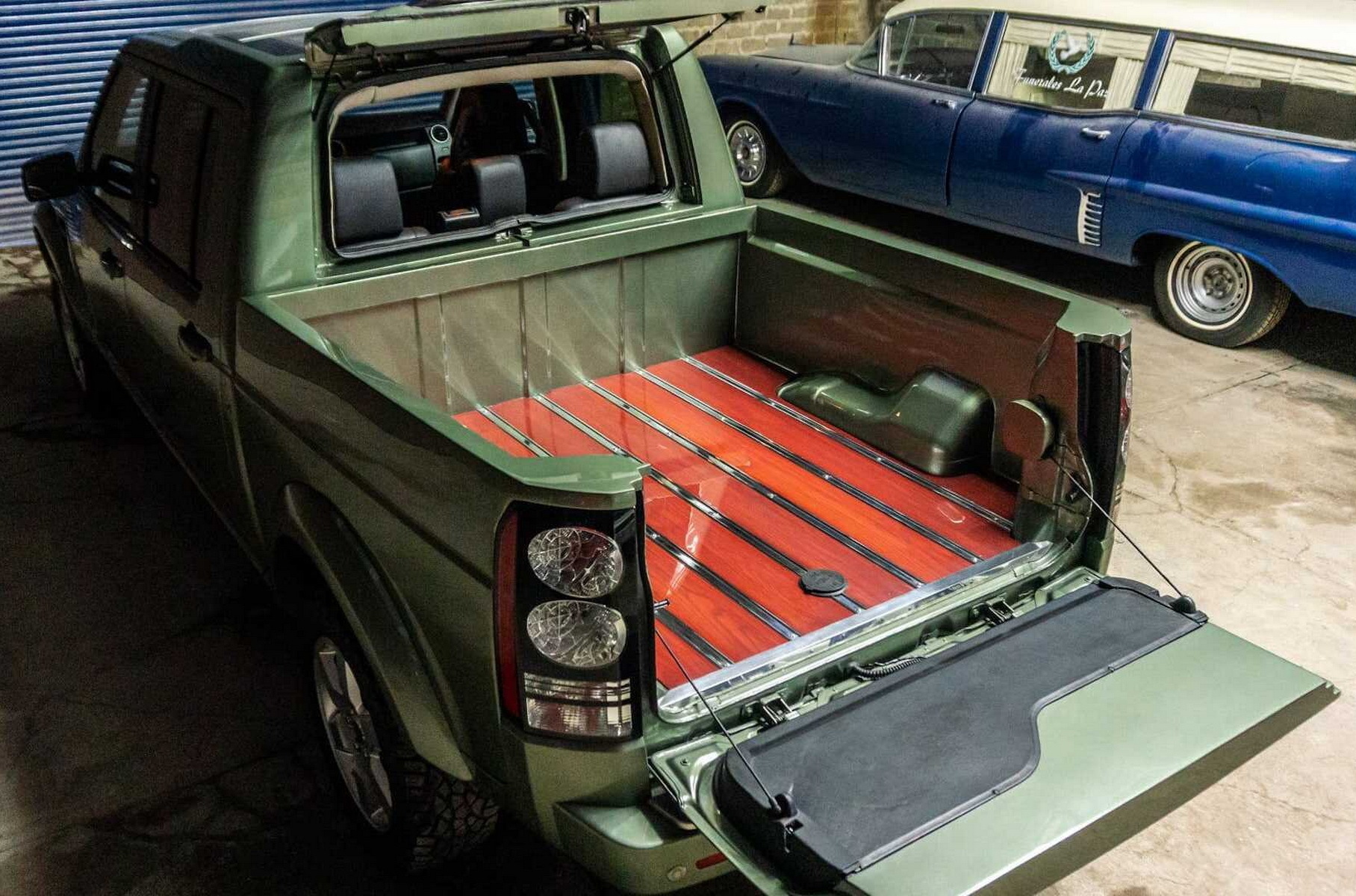 Из Land Rover Discovery сделали эксклюзивный пикап