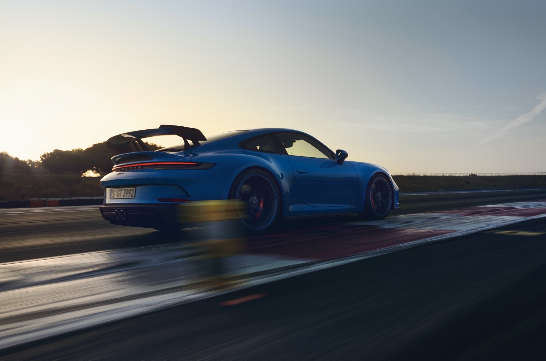 Новый Porsche 911 GT3 получил двигатель от лимитированного 911 Speedster