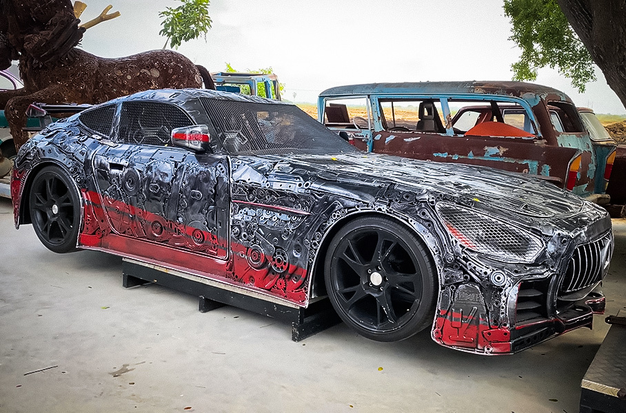 Посмотрите на Bugatti Chiron, сделанный из металлолома