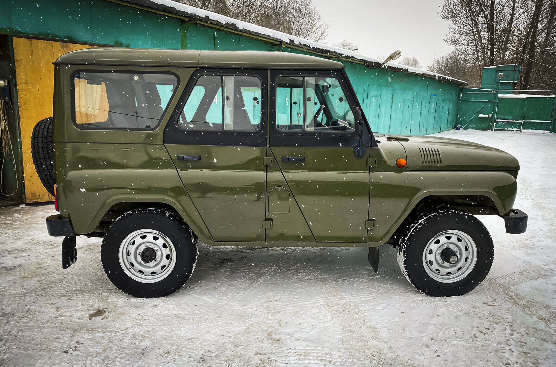 В России за бесценок отдают идеальный УАЗ «Хантер», который 14 лет простоял в гараже