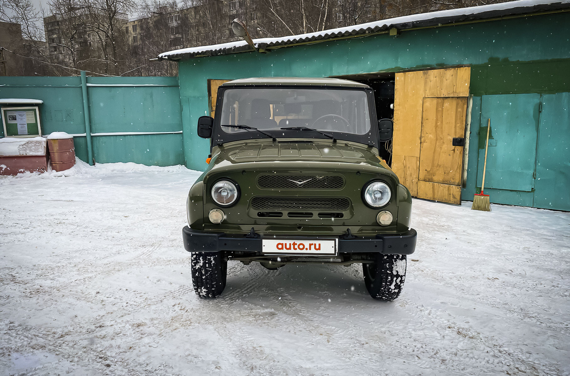 В России за бесценок отдают идеальный УАЗ «Хантер», который 14 лет простоял в гараже