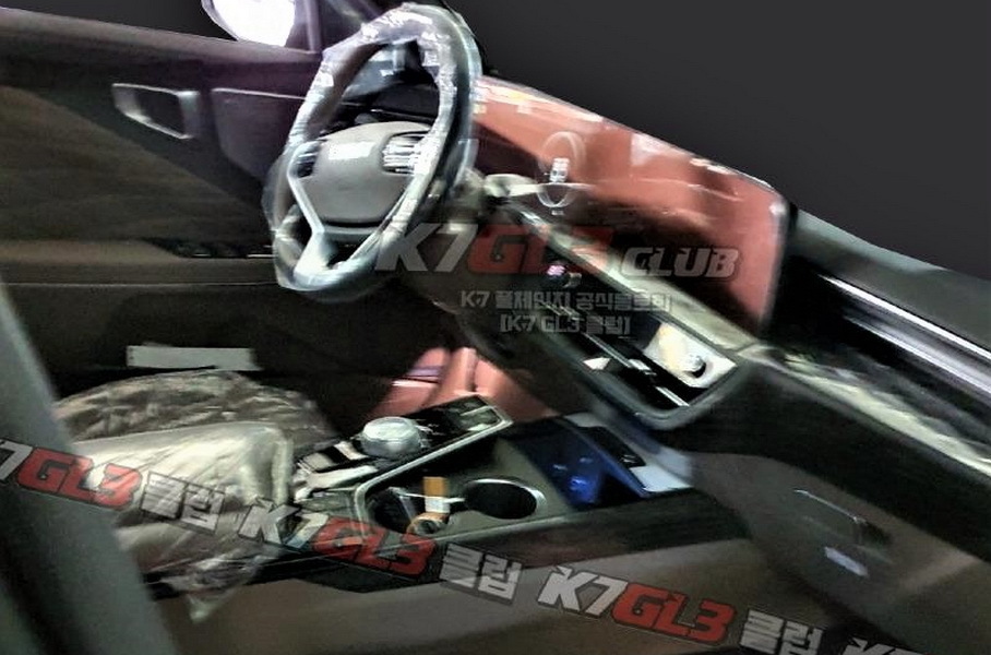 Рассекречен интерьер нового седана Kia, который больше и роскошнее K5