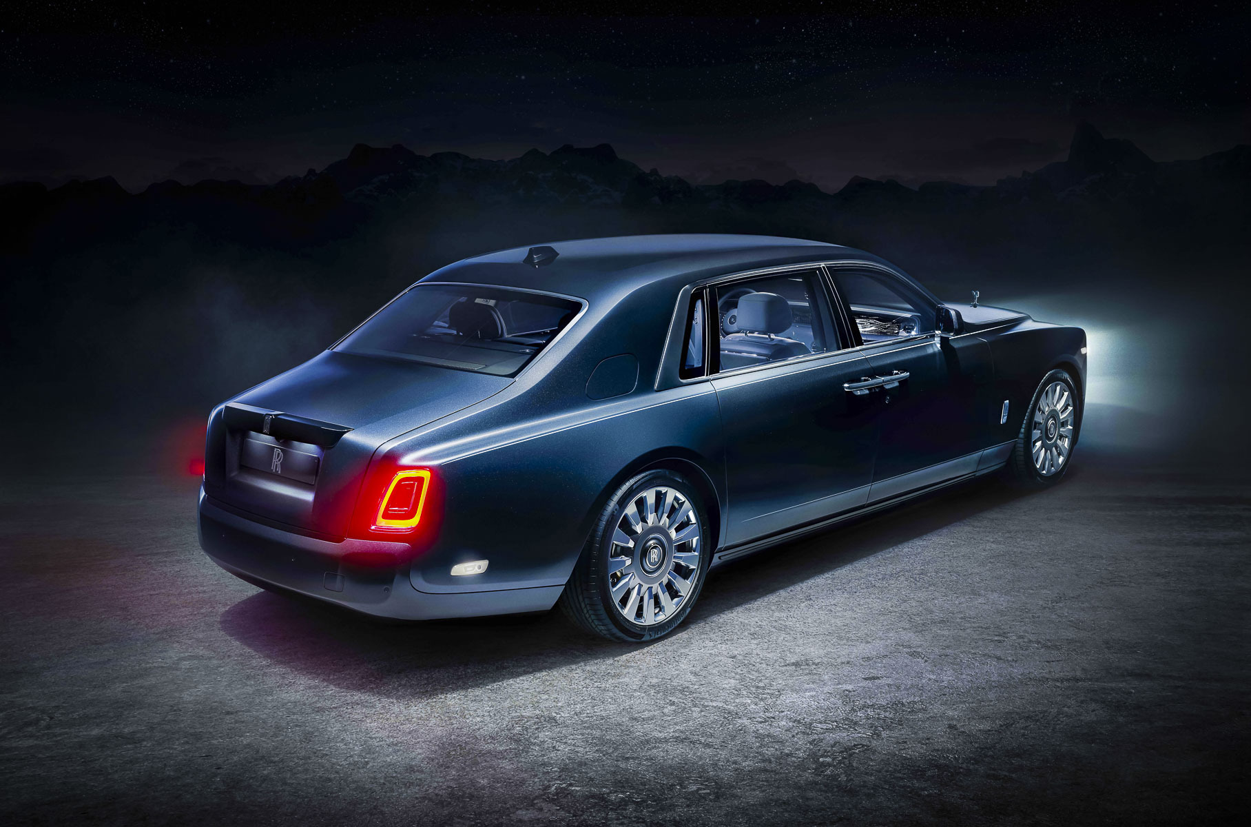 Rolls-Royce представил «космический» Phantom