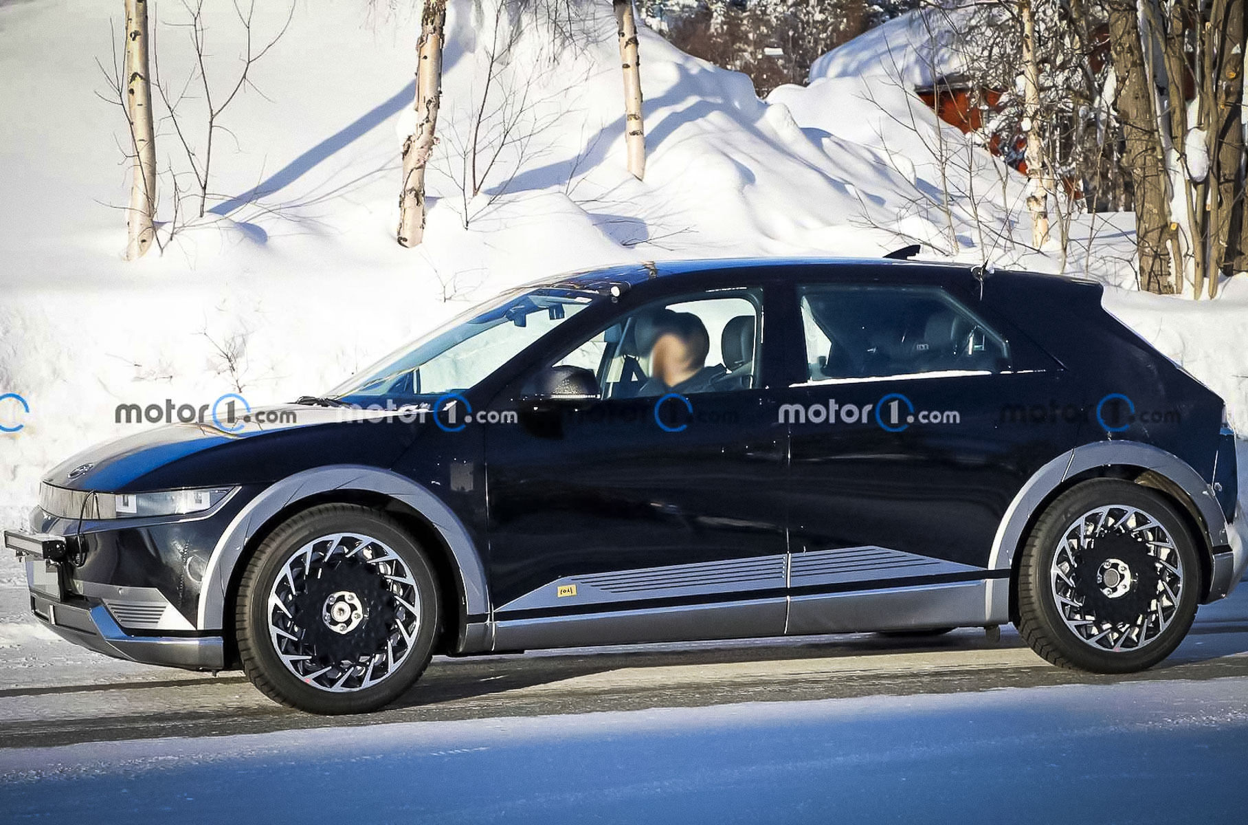 Серийный электрокар Hyundai Ioniq 5 впервые показали на «живых» снимках