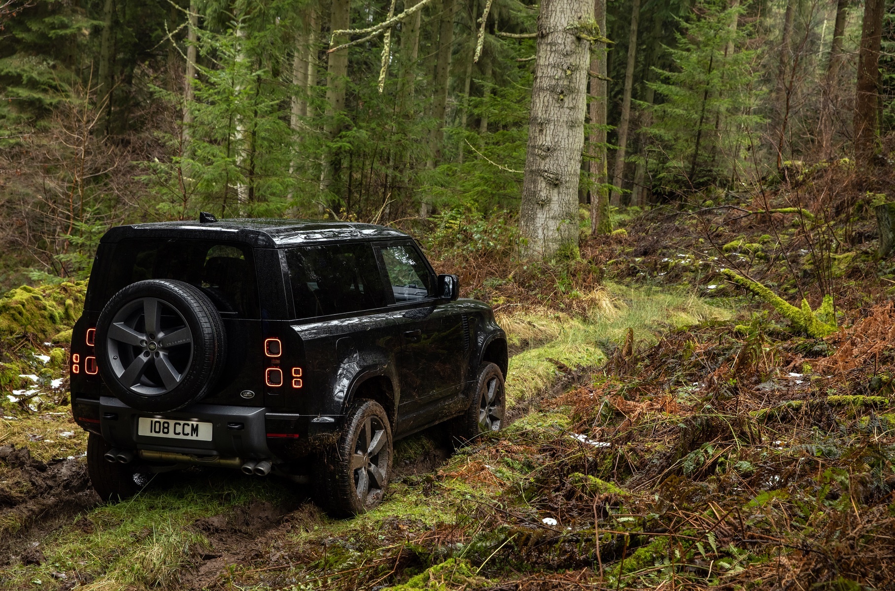 Представлен Land Rover Defender с двигателем V8