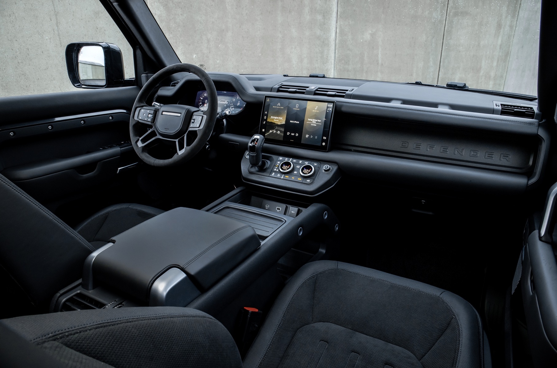 Представлен Land Rover Defender с двигателем V8