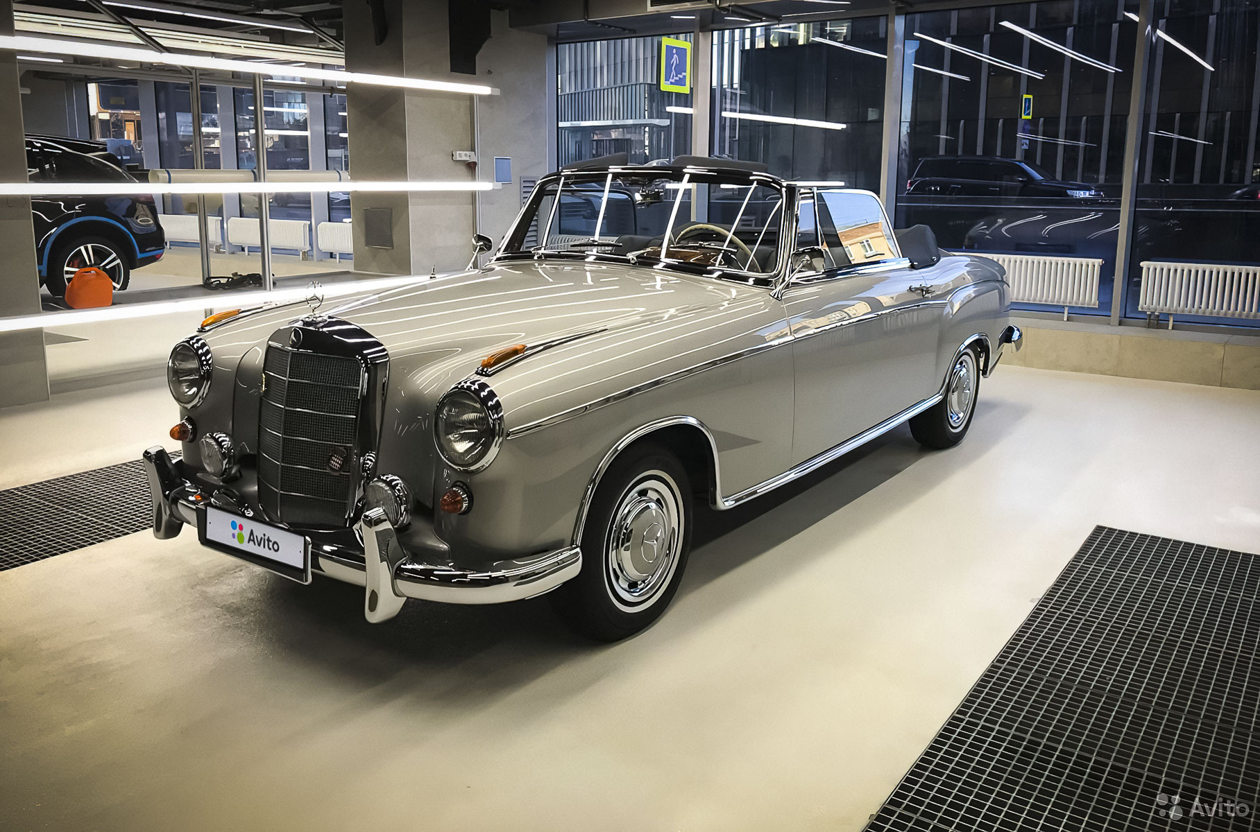 Коллекционный 62-летний Mercedes-Benz с небольшим пробегом продают в Москве за 14 миллионов рублей