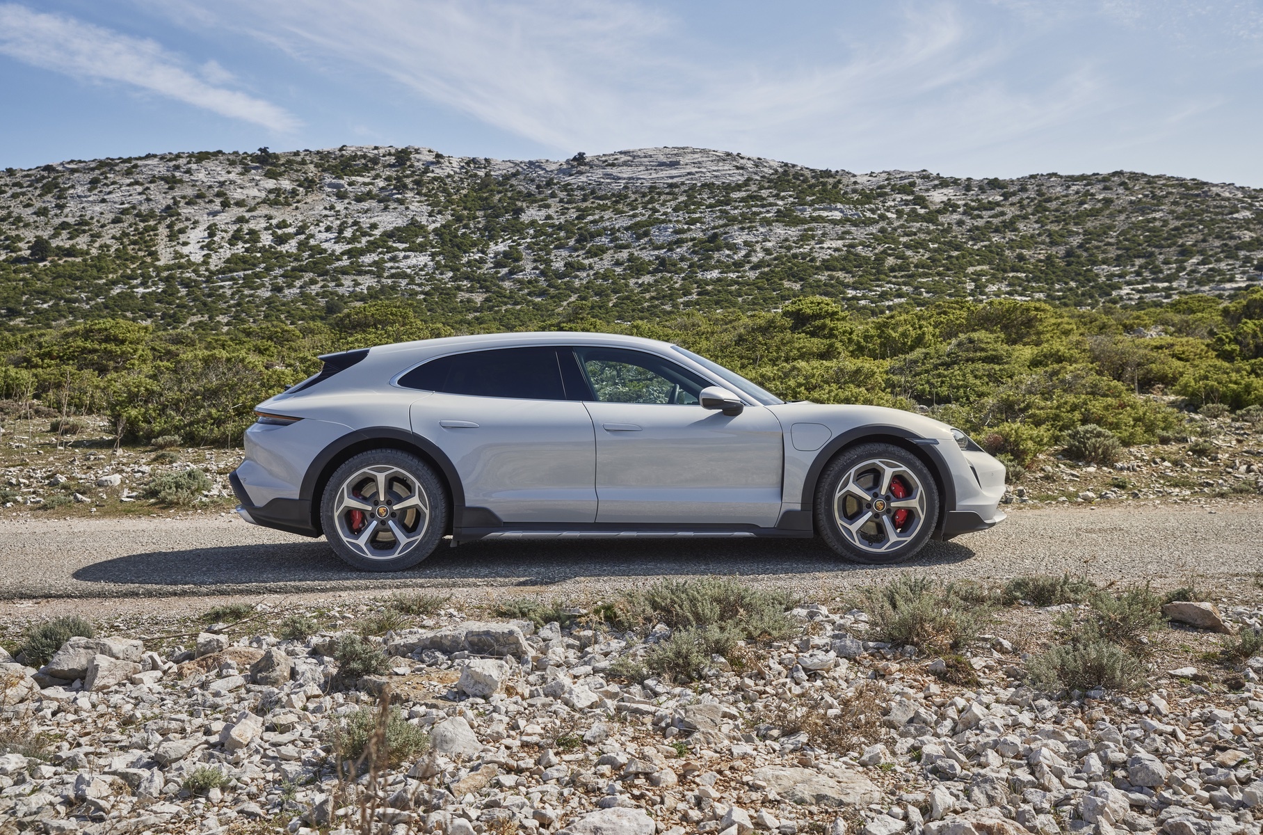 Porsche Taycan Cross Turismo: практичность на батарейках