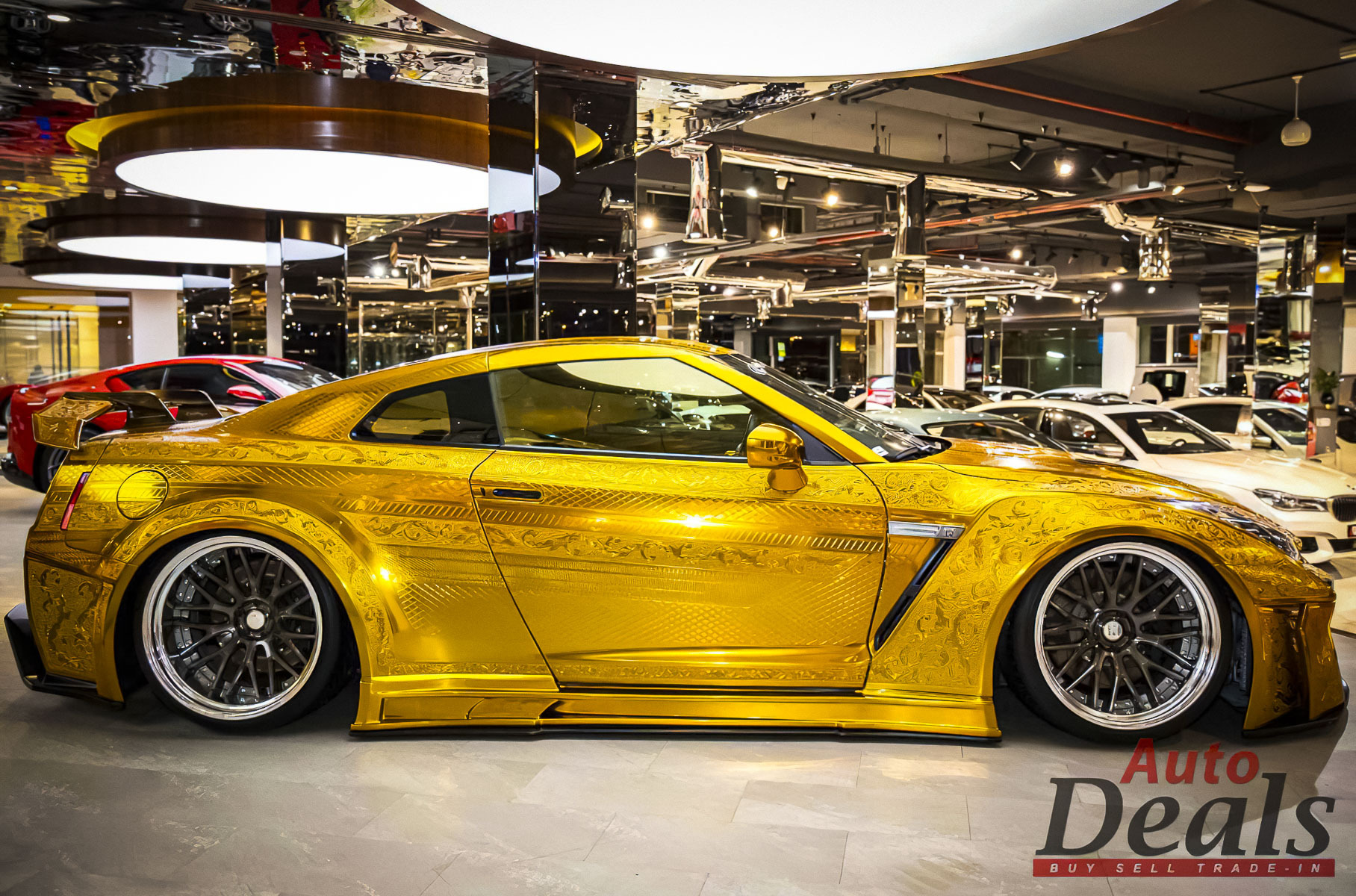 Золотой Nissan GT-R с 900-сильным двигателем продают за 32 миллиона рублей