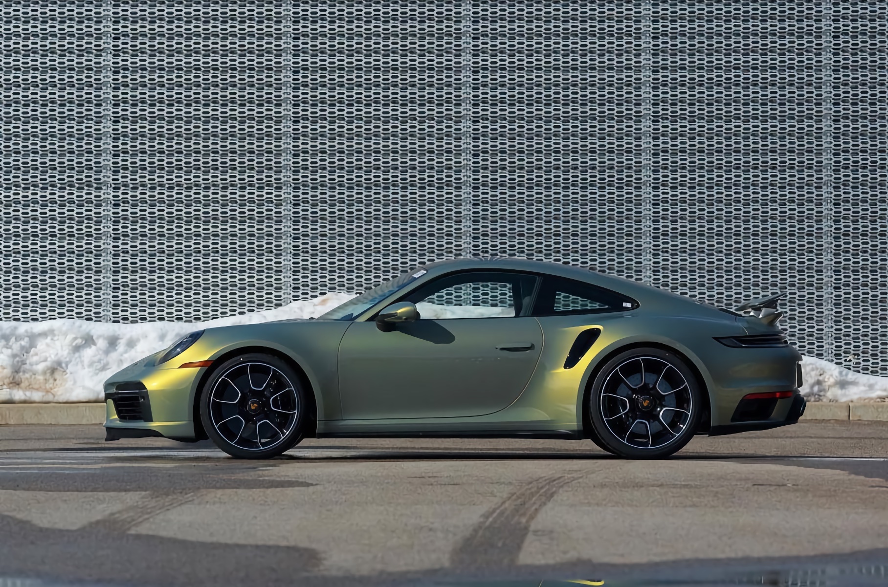 Посмотрите на Porsche, который из-за уникальной краски стоит как Rolls-Royce