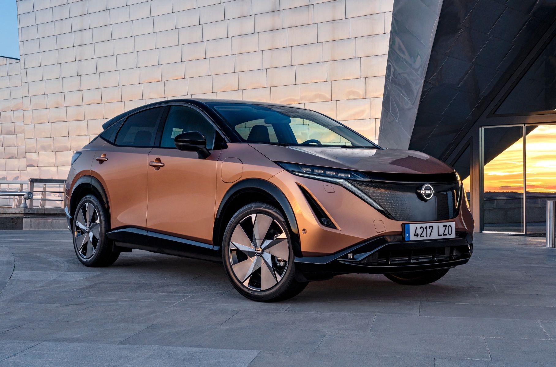 Nissan рассказал, в какие цвета будет красить электрокары Ariya — Motor