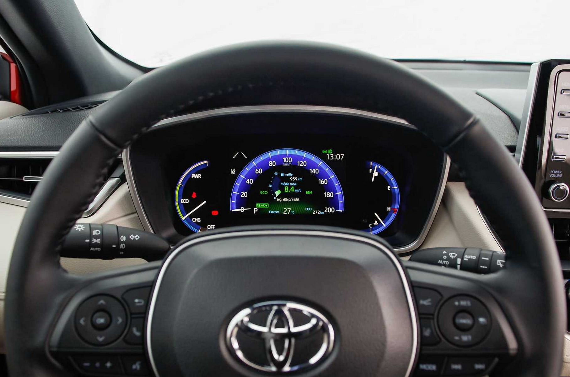 Кроссовер Toyota Corolla Cross: теперь левый руль и новый мотор