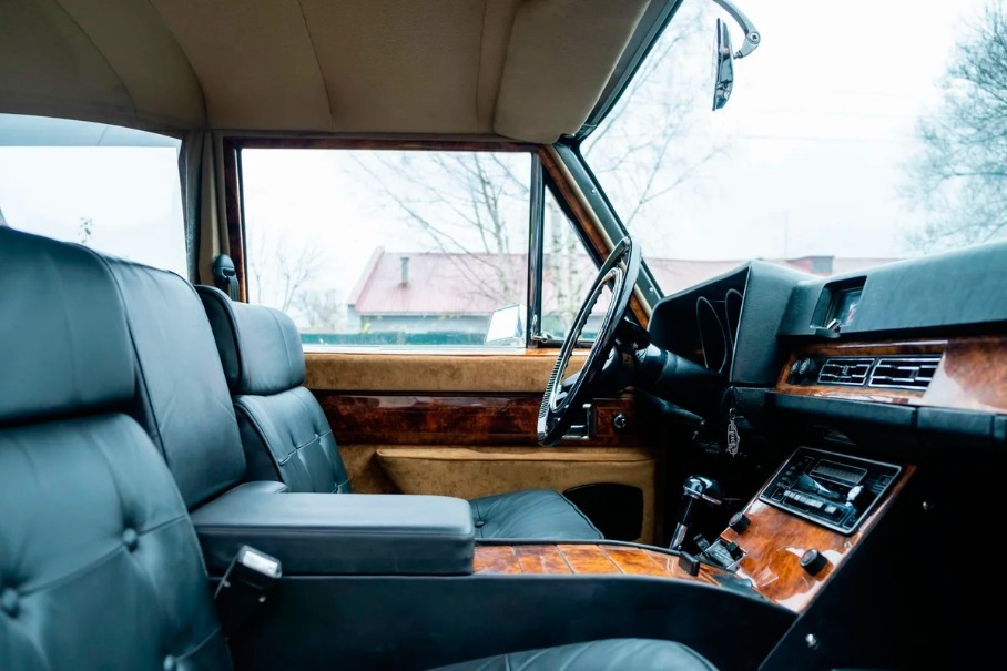 Советский лимузин ЗИЛ продают по цене длиннобазного BMW 7 серии