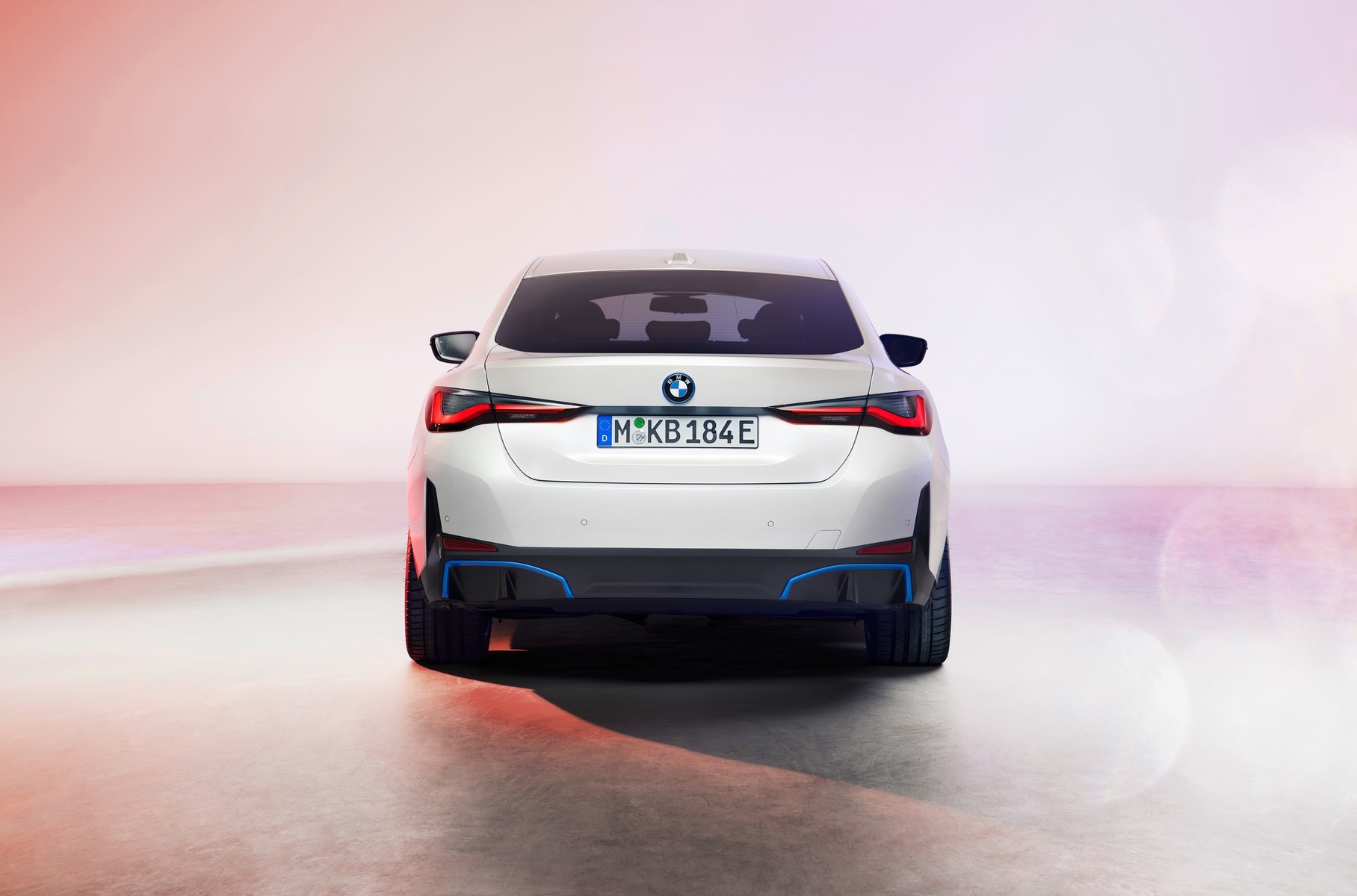 BMW раскрыла внешность электрического лифтбека i4