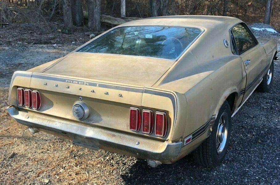 Посмотрите на Ford Mustang Mach 1, который провёл в гараже 40 лет. У него всё работает