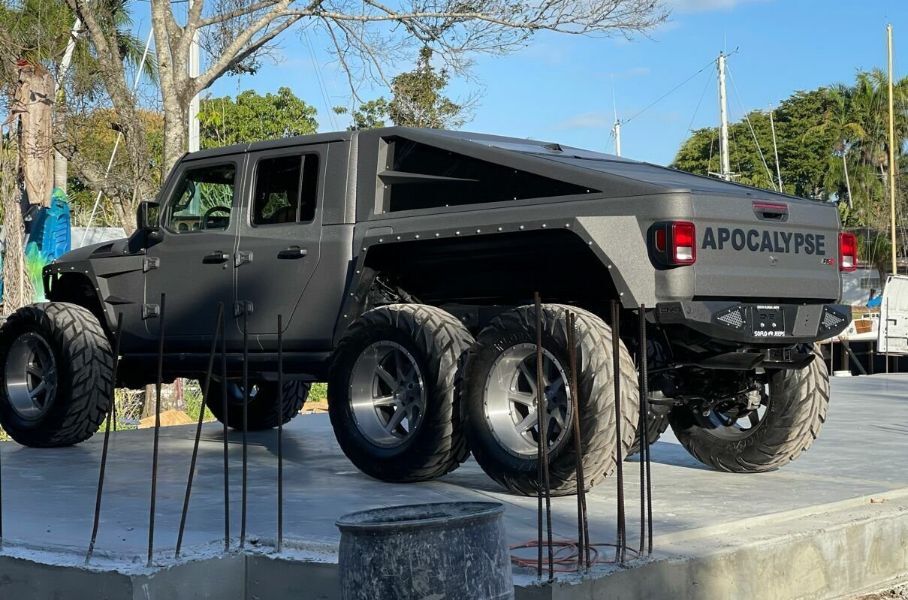 На продажу выставили экстремальный Jeep с шестью 40-дюймовыми колесами