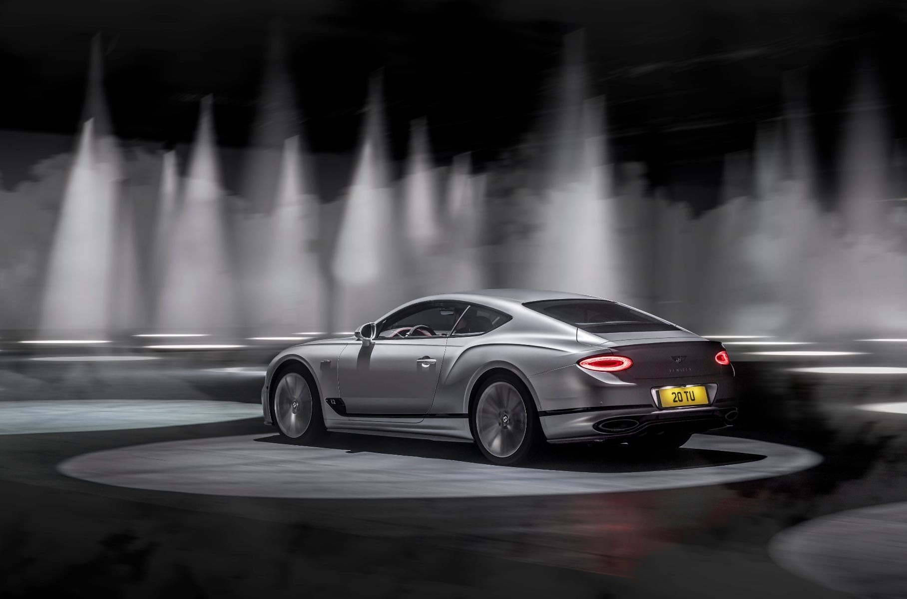 3,6 секунды до «сотни» и 659 сил: показан самый динамичный Bentley в истории