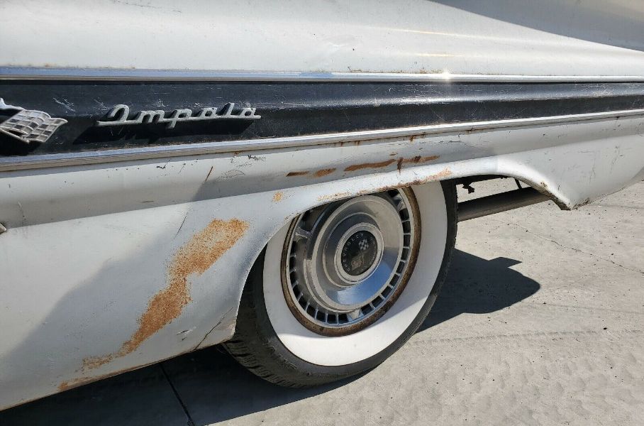 На продажу выставили 60-летний «мафиозный» Chevrolet Impala с дырками от пуль