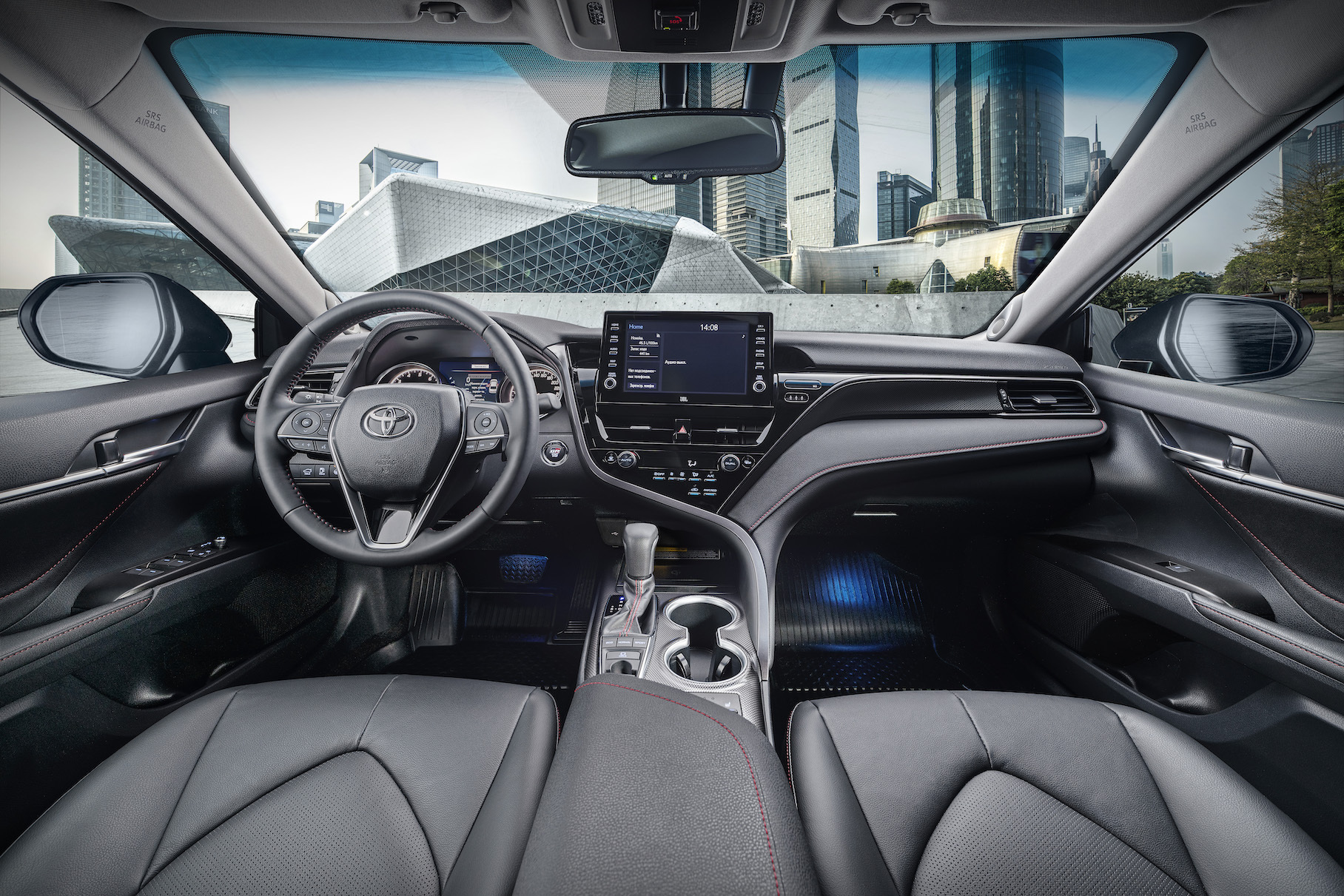 Обновленная Toyota Camry для России: все подробности и цены