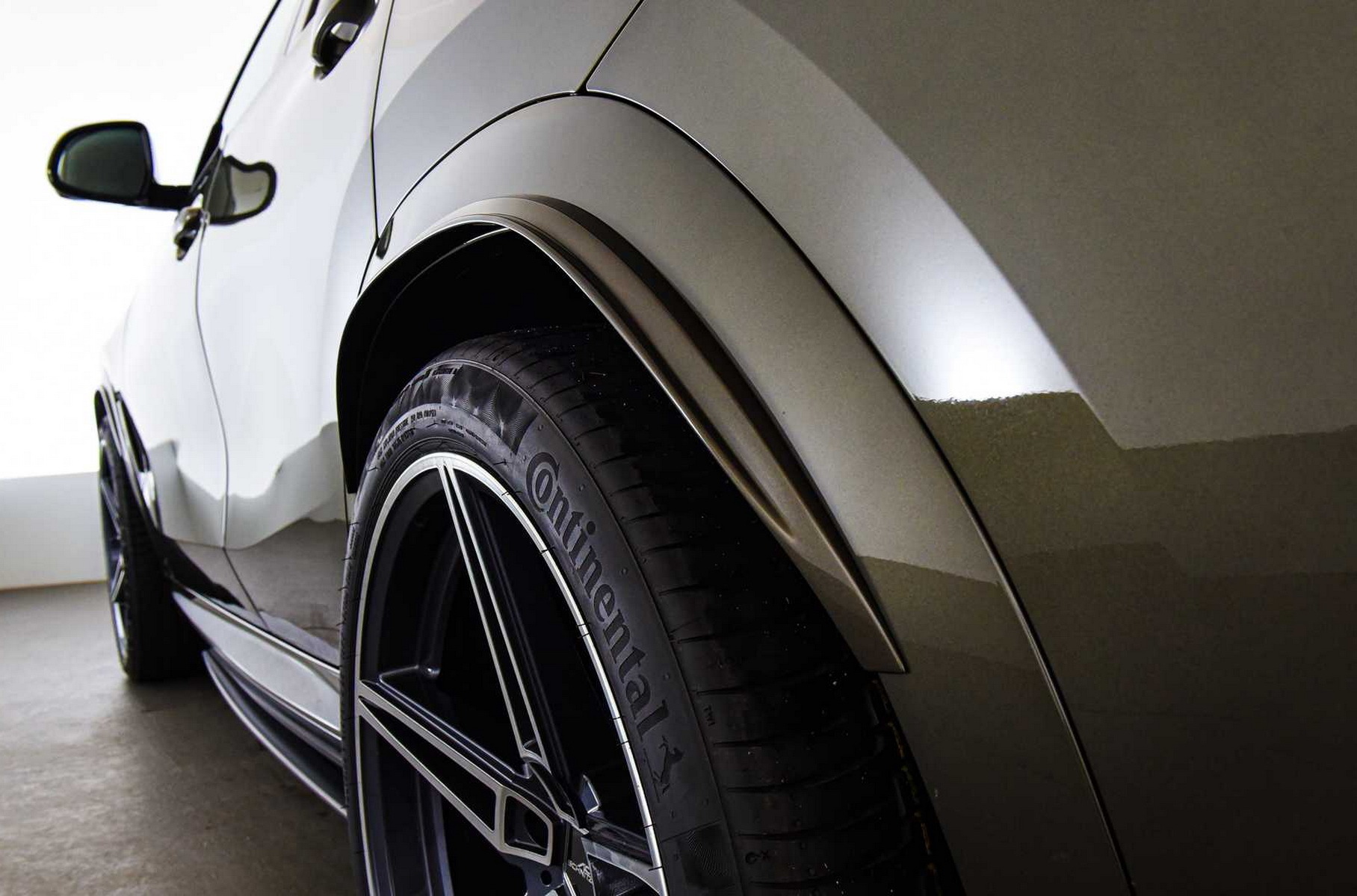Тюнинг-ателье добавило агрессии BMW X6 в кузове G06
