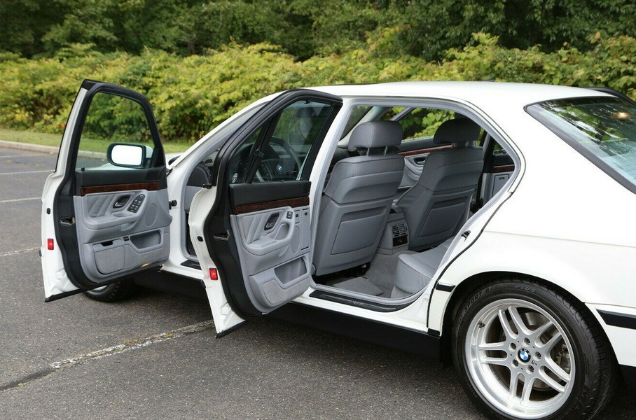 20-летний BMW 7-Series E38 продают по цене нового X7