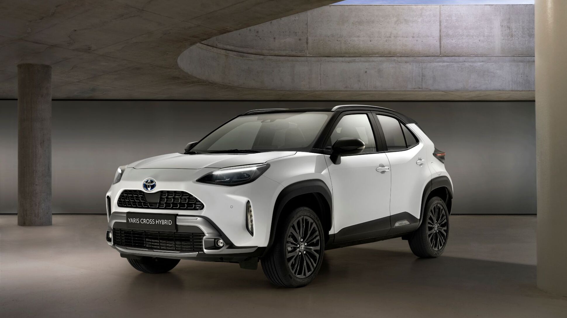 Toyota представила внедорожную версию Yaris Cross — Motor