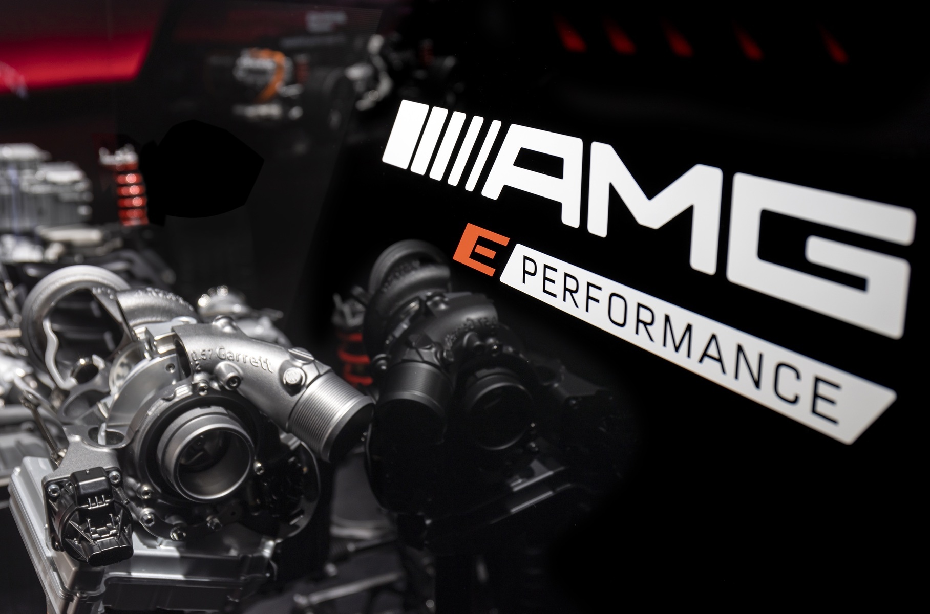 Mercedes-AMG раскрыл подробности о 800-сильном гибриде E Performance
