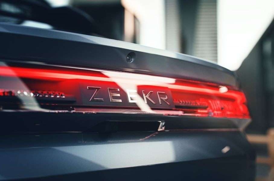 Geely показала первый электрокар марки Zeekr, который будет конкурировать с Tesla