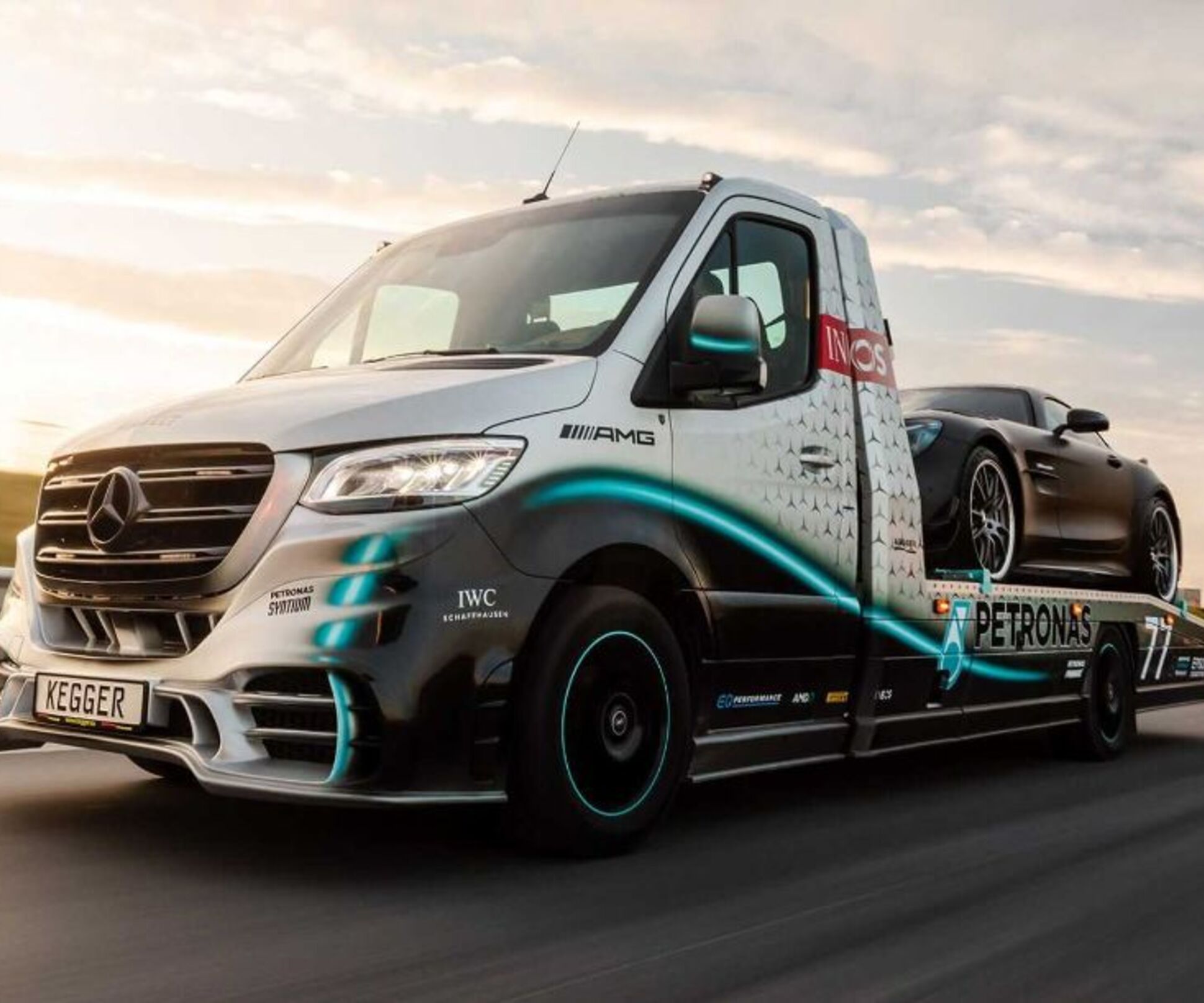 Mercedes-Benz Sprinter превратили в брутальный эвакуатор в стиле болидов  Формулы-1 — Motor