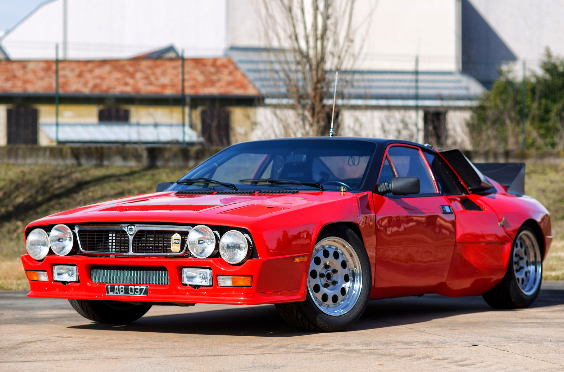 С аукциона продадут самый первый экземпляр раллийного купе Lancia 037 —  Motor