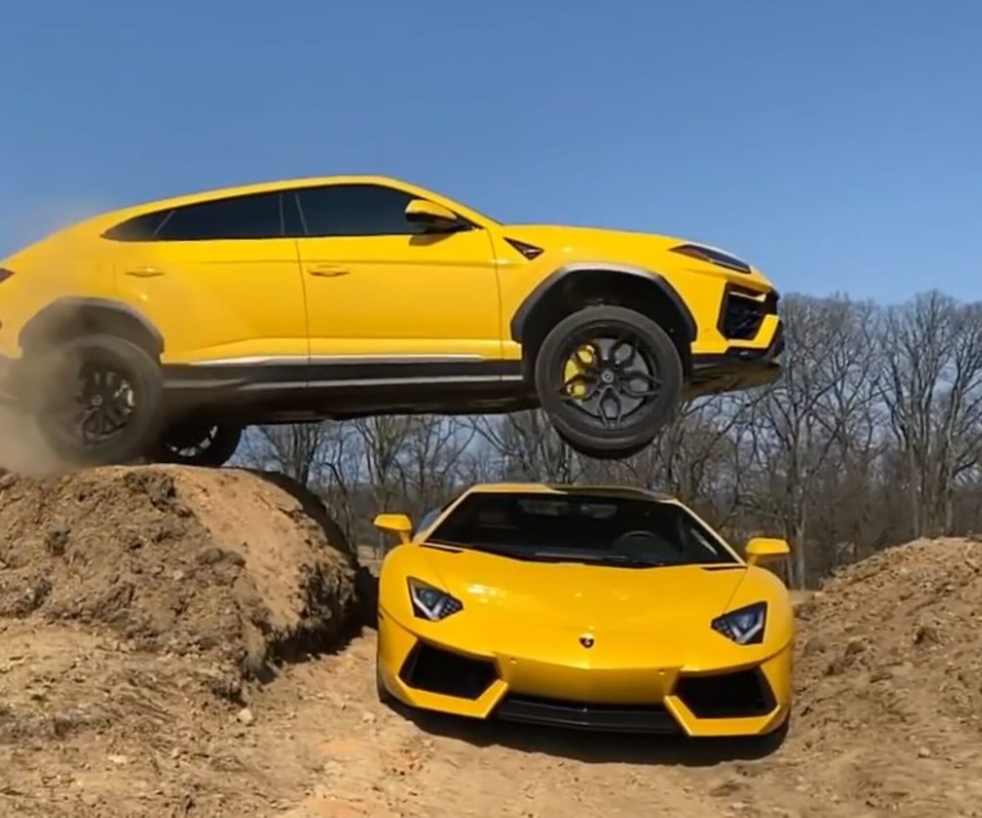 Видео: блогер с 18 штрафами за экстремальные прыжки на Dodge Ram прыгает на  Lamborghini Urus через Aventador — Motor