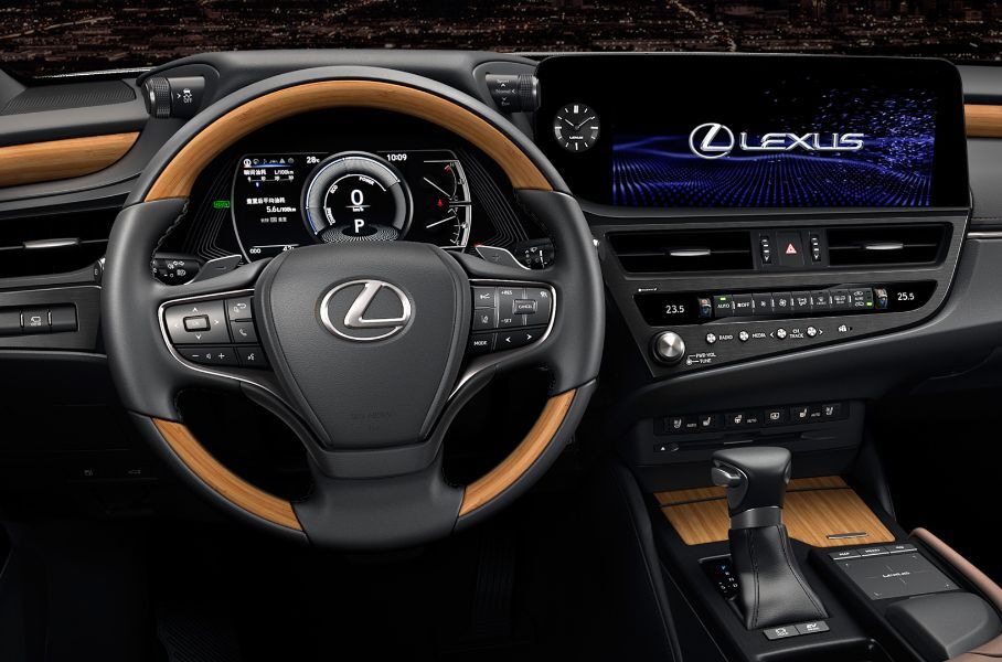 Lexus показал обновленный ES с сенсорным экраном