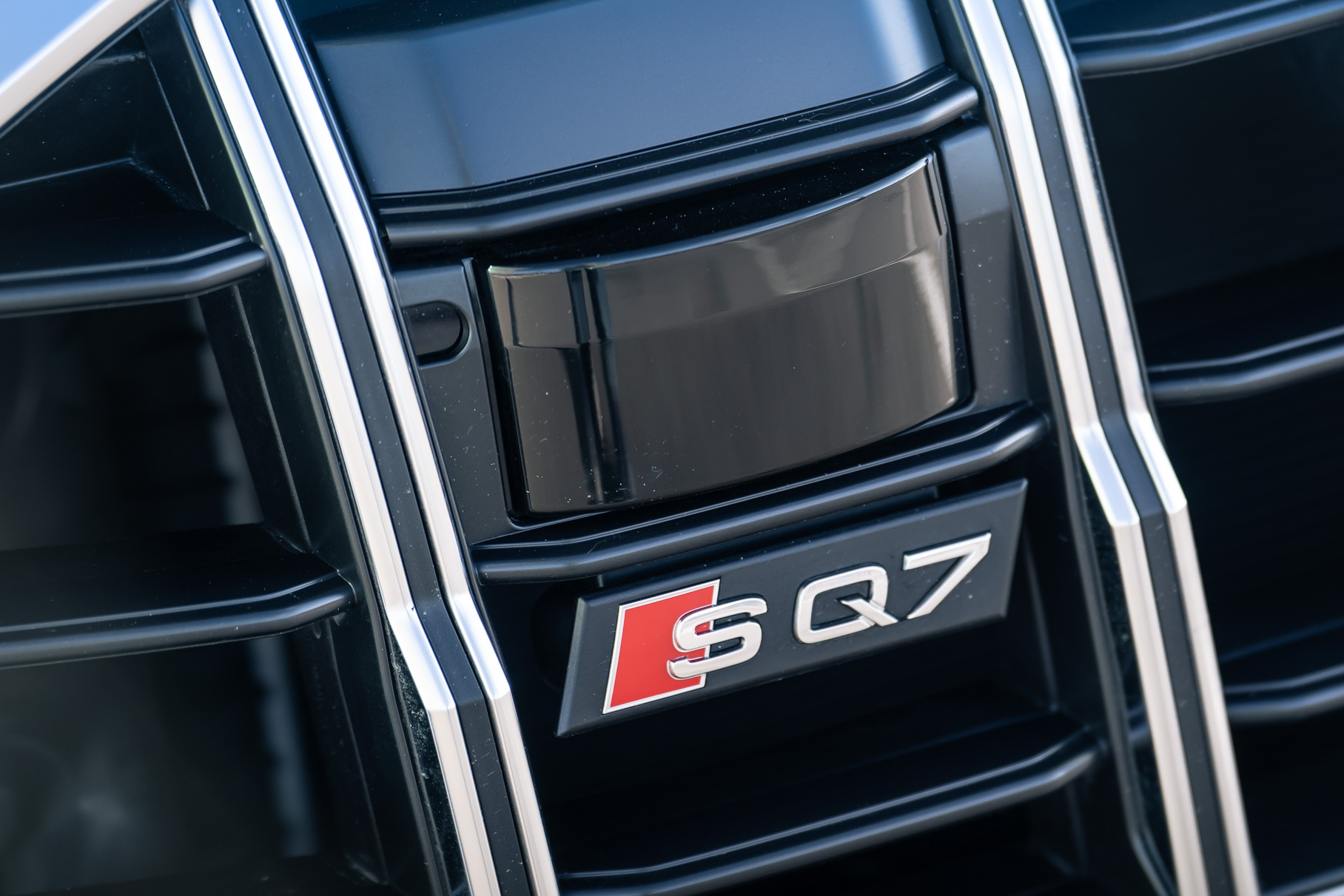Мегадизель Audi SQ7 против супергибрида Volvo XC90