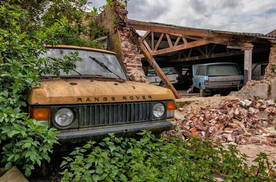 Посмотрите на «кладбище» заброшенных Range Rover