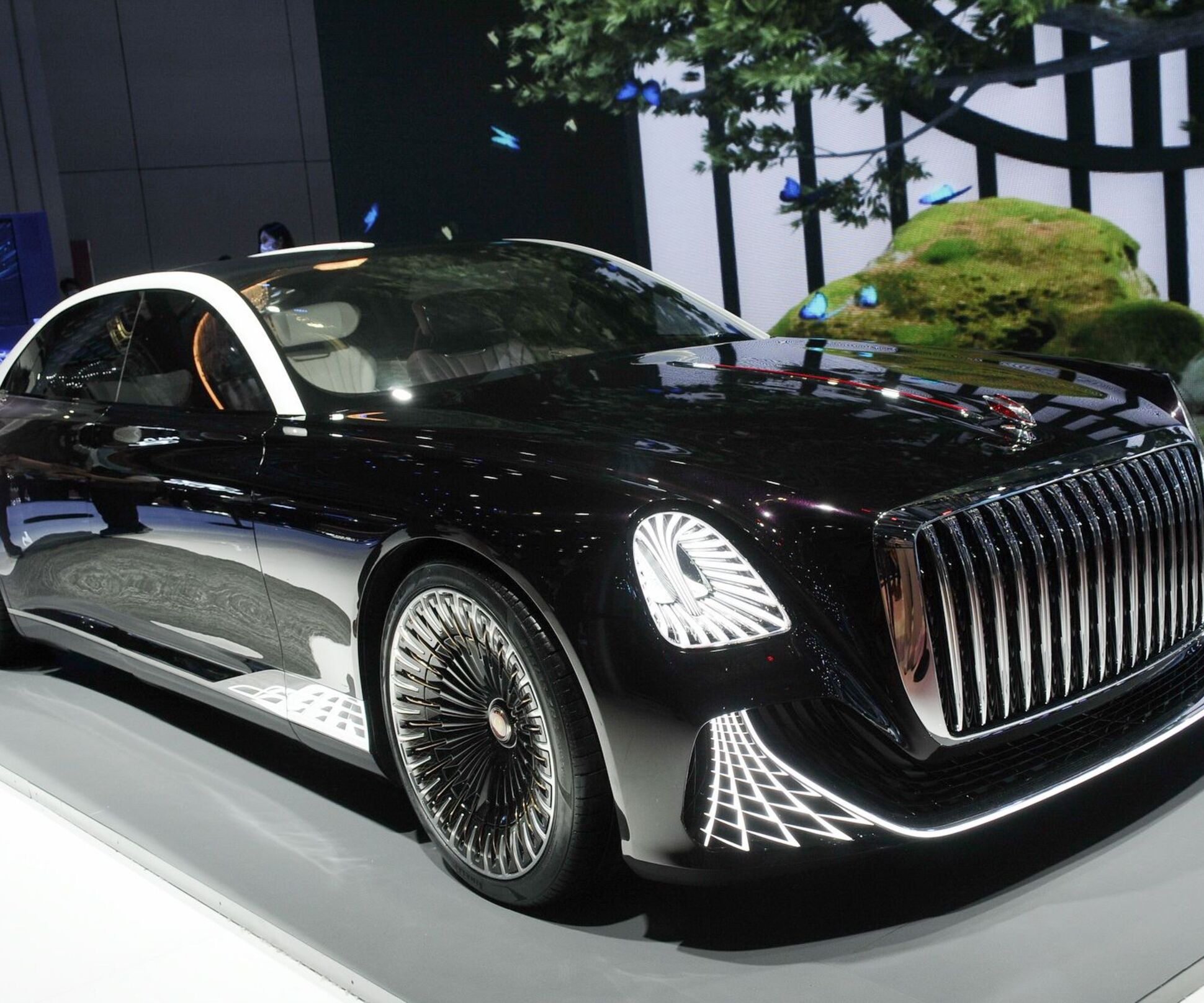 Посмотрите на «китайский Aurus» Hongqi с люстрой в салоне и без руля — Motor