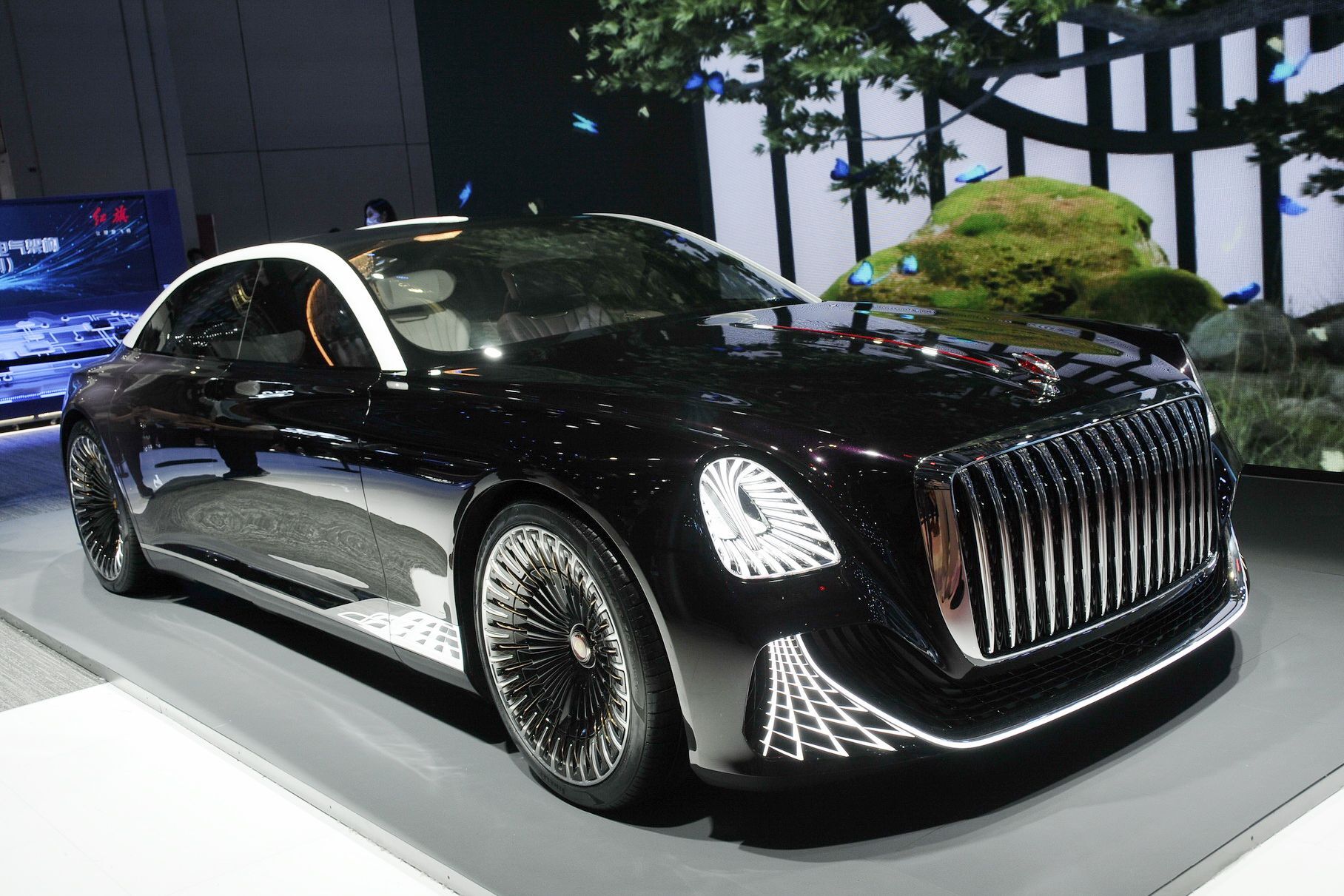 Посмотрите на «китайский Aurus» Hongqi с люстрой в салоне и без руля — Motor