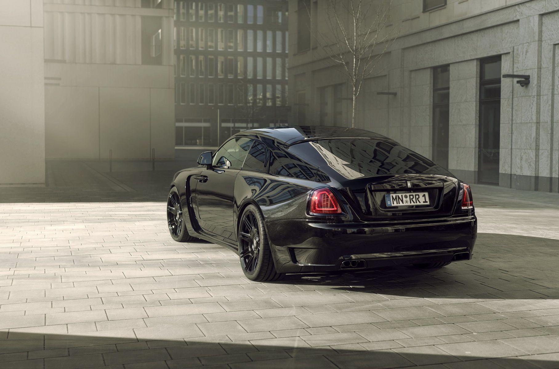 Rolls-Royce Wraith Black Badge получил «злой» обвес и прибавку к мощности