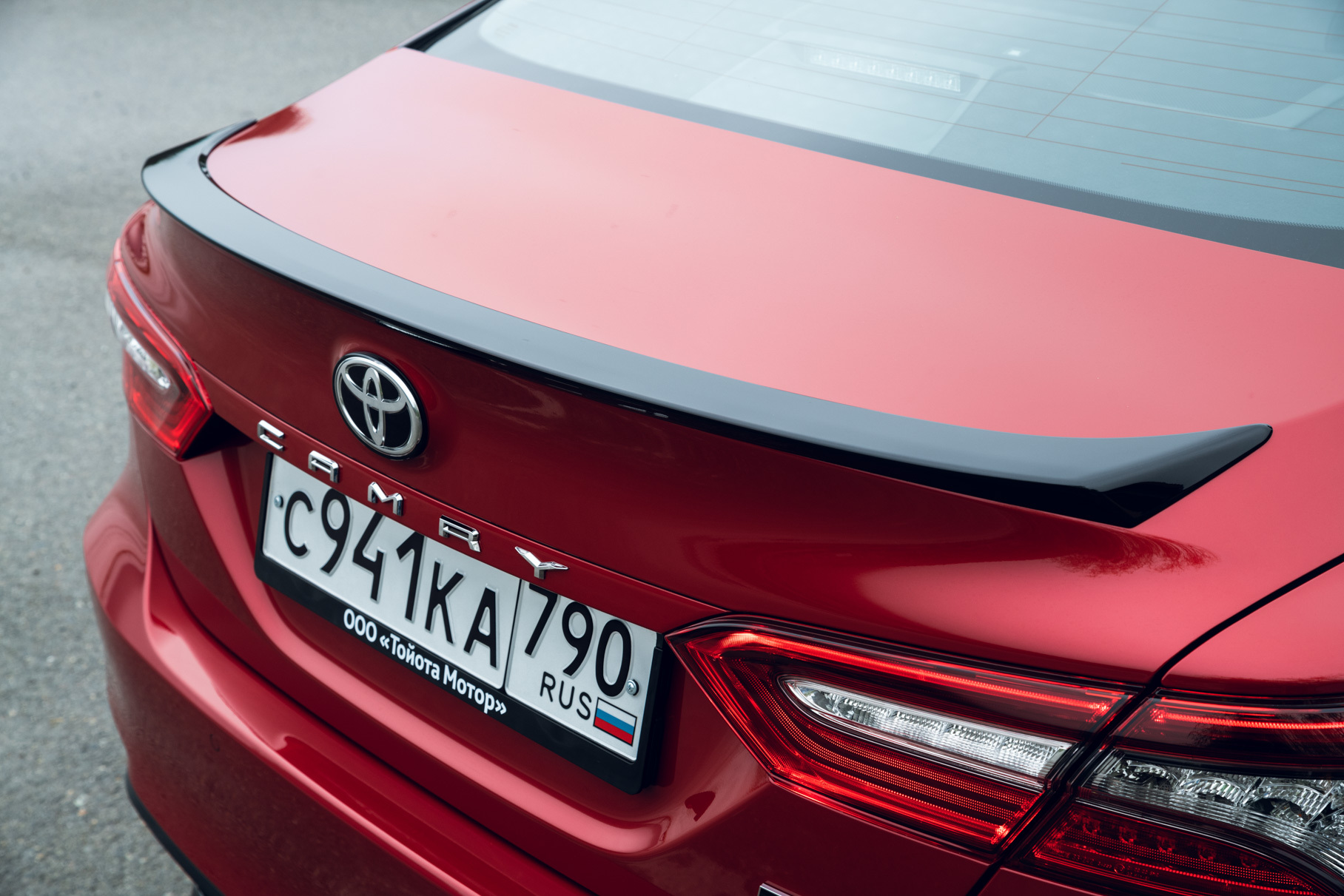 Два литра и вариатор: знакомимся с обновленной Toyota Camry