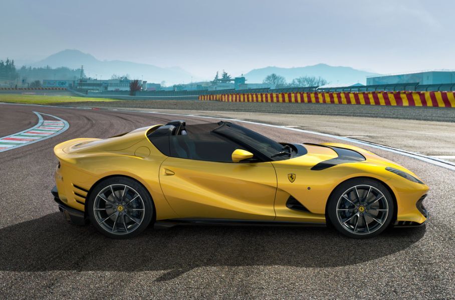 Ferrari рассекретила два суперкара с мощнейшим V12